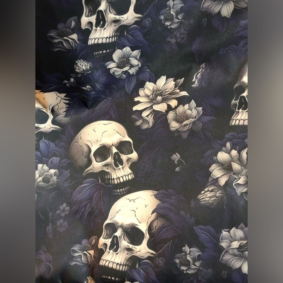 Black crossbody bag with skulls. - Picture 2 of 6